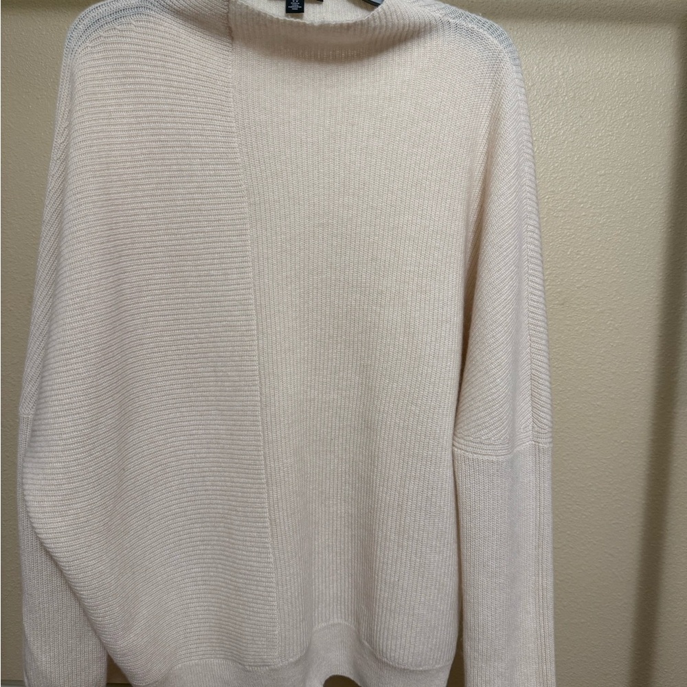 Saks Fifth Avenue Cashmere Sweater in Cream